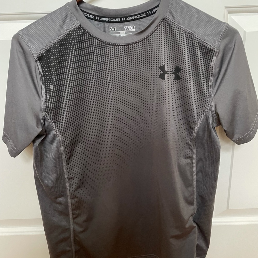 Boys Youth Large Gray Under Armor Shirt